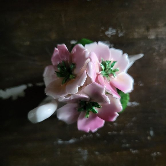 Small Vintage Raybur Staffordshire Bone China Swan with Flowers Made in England - Picture 5 of 6